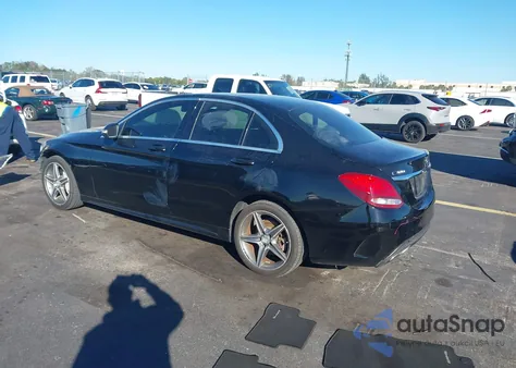 2015 Mercedes-Benz C 300 Sport 4Matic z USA, uszkodzony, nr VIN 55SWF4KB9FU058468